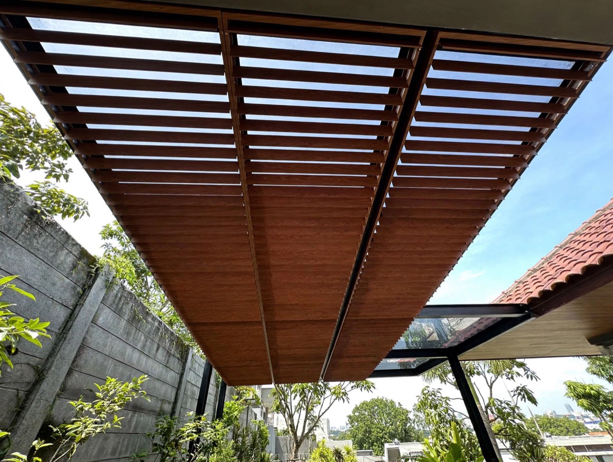 Lắp đặt trần chớp nhôm dưới cửa kính