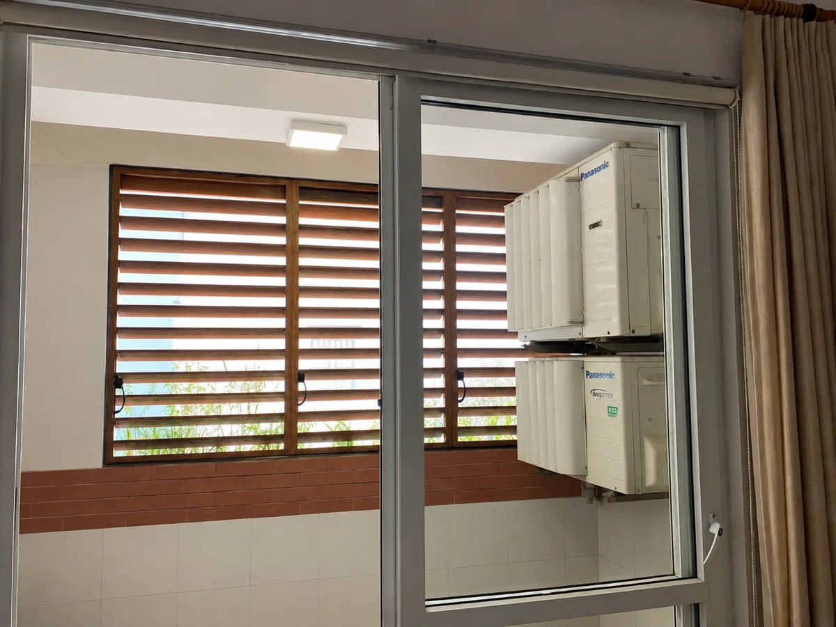 Cửa chớp nhôm thông gió 2
