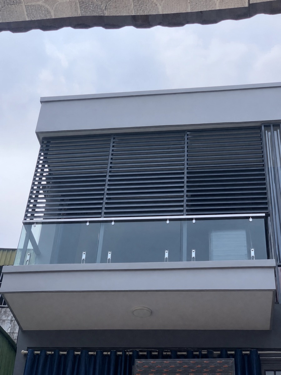Lắp đặt lam nhôm chắn nắng